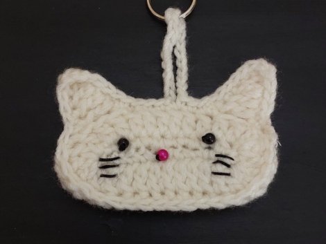 White Kitty crochet keychain Price- 15 US �
